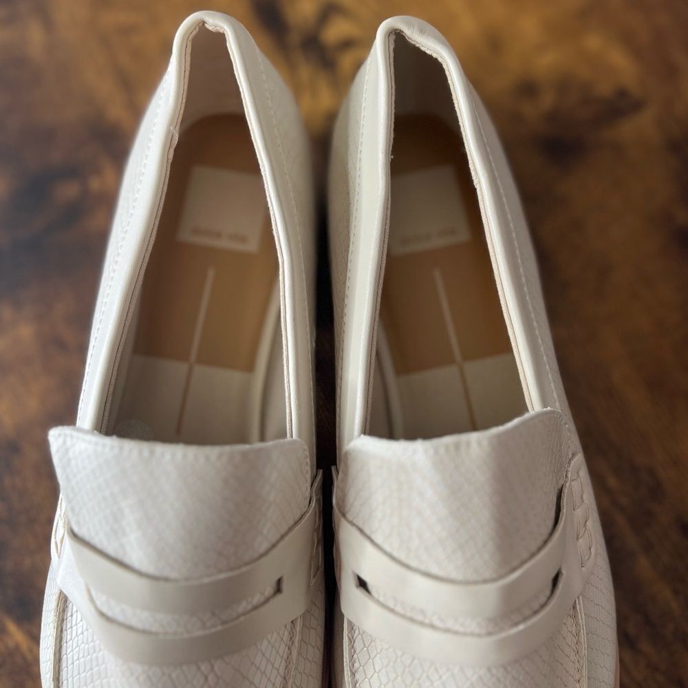 Dolce Vita Elias Flat Embossed Leather Loafer in Ivory. Size 10. New! - Picture 11 of 14